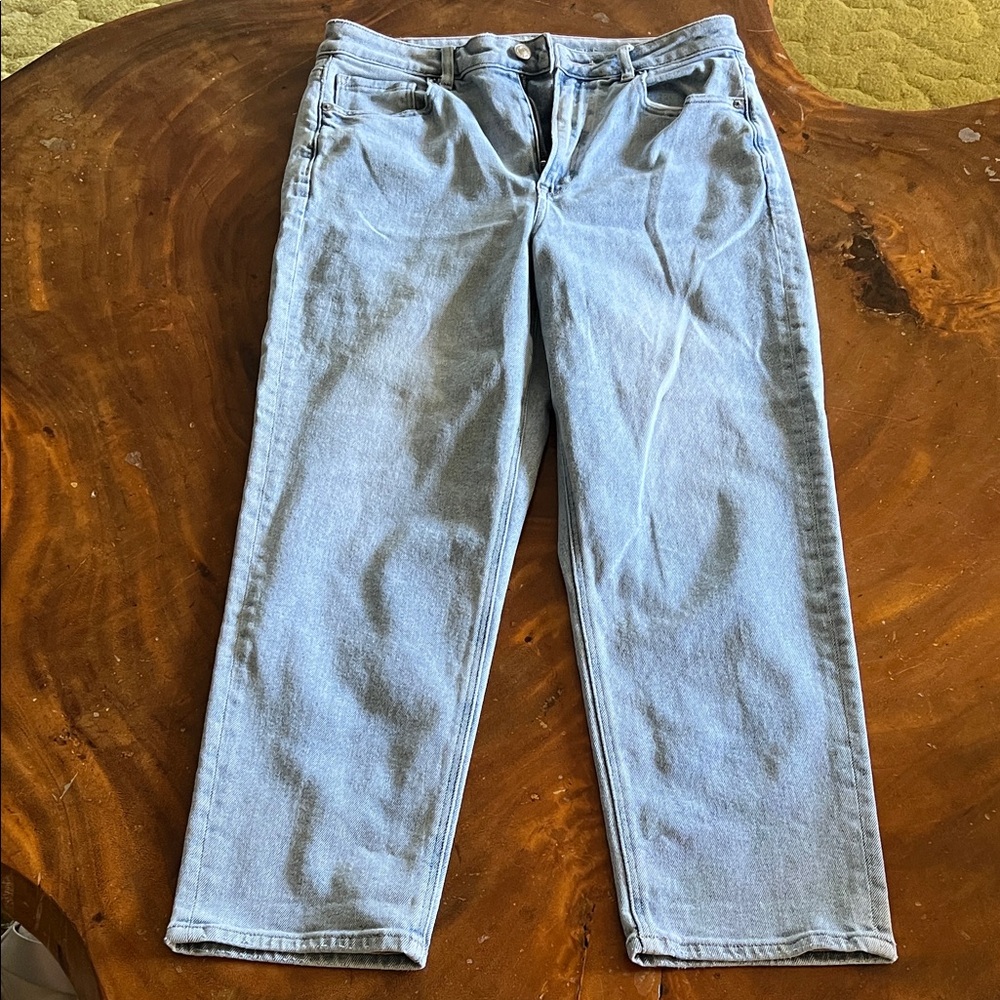 American Eagle Outfitters Light Blue Relaxed Jeans